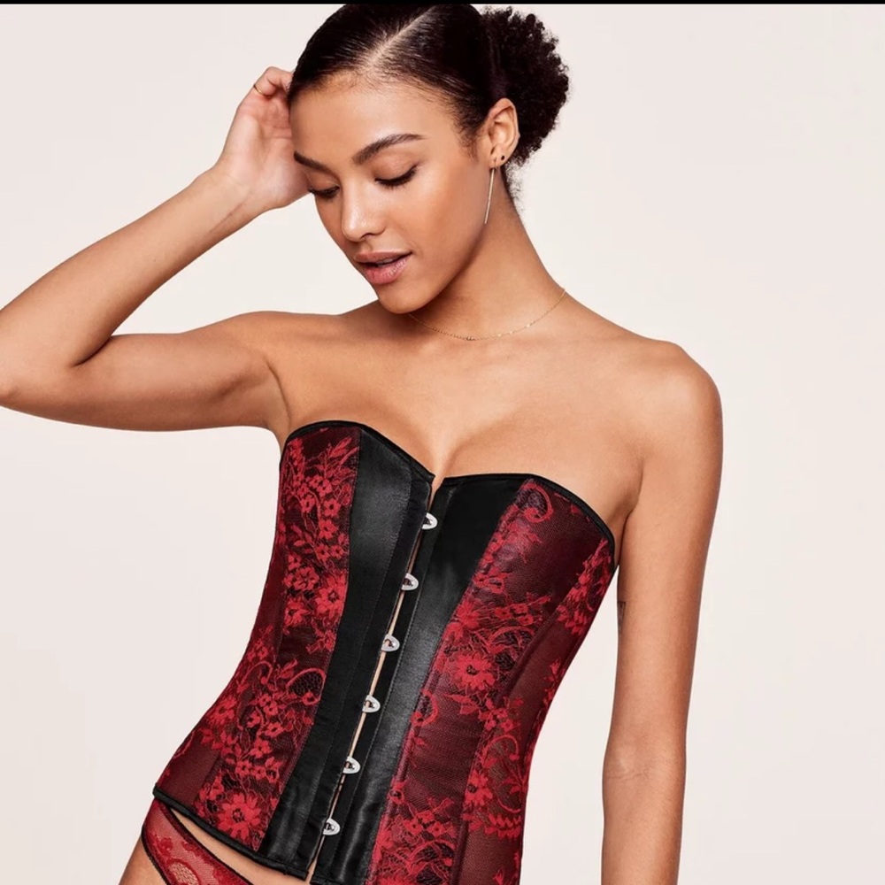 NWOT - Red on Black Lace Boned Corset